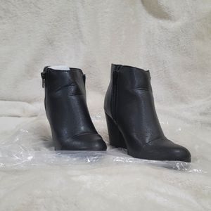 Black ankle heeled booties